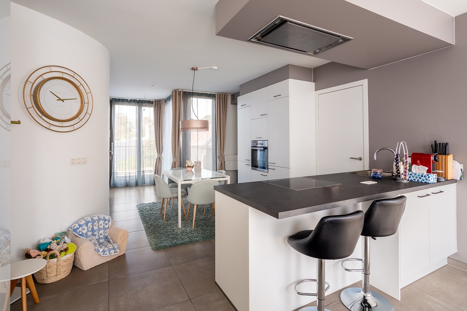 Slim wonen of zorgeloos investeren – stijlvolle studio met terras in Boechout - foto 2
