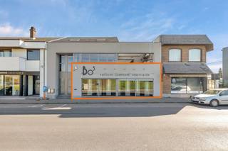 Voor meer info of een bezoek, bel 054 69 39 31 - In Dilbeek bevindt zich dit instapklare handelspand. Dit handelspand bevindt zich aan...