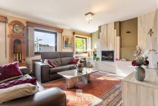 Interesse? Meer informatie op www.SWEVERS.be. - Dit ruime en instapklare duplexappartement aan de Dorpsstraat 4 in hartje Lummen biedt 156...