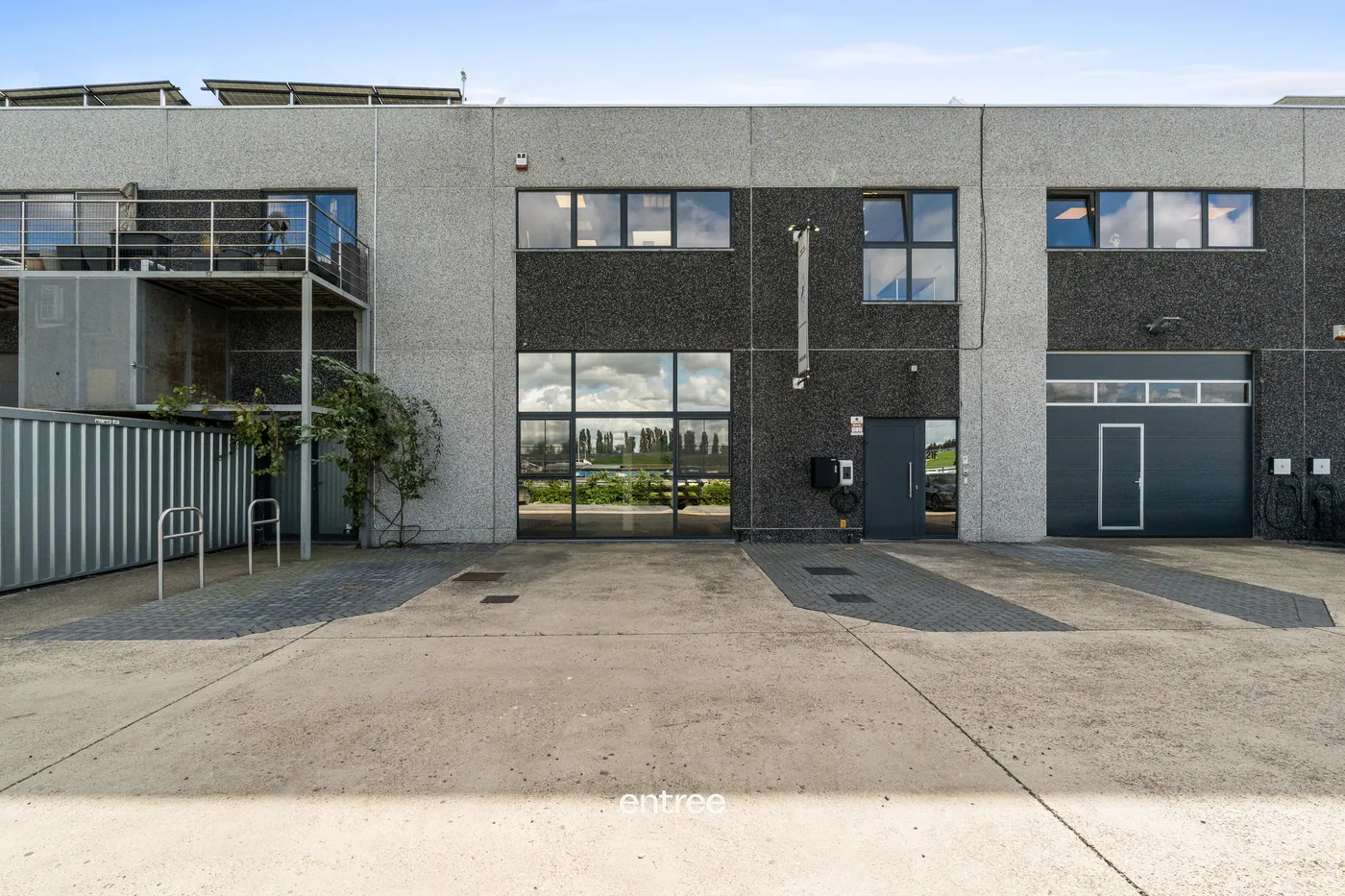 Functionele bedrijfsunit met 8 privatieve parkeerplaatsen - foto 2
