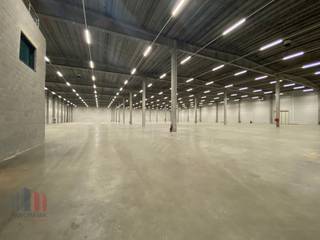 Logistiek pand te huur, bestaande uit een magazijn van 4.373 m² in combinatie met 187 m² kantoorruimte.Gelegen nabij Luchthaven Luik, met directe...