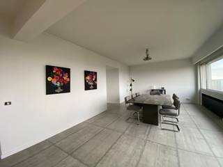 Gerenoveerd appartement op de 9de verdieping van residentie 'Riverside Tower' met heerlijke uitzichten en fantastische lichtinval. De keuken is...