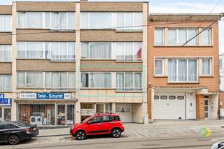 In the center of Neder-Over-Heembeek, near the shopping street and with excellent connections to public transport, you will find this...