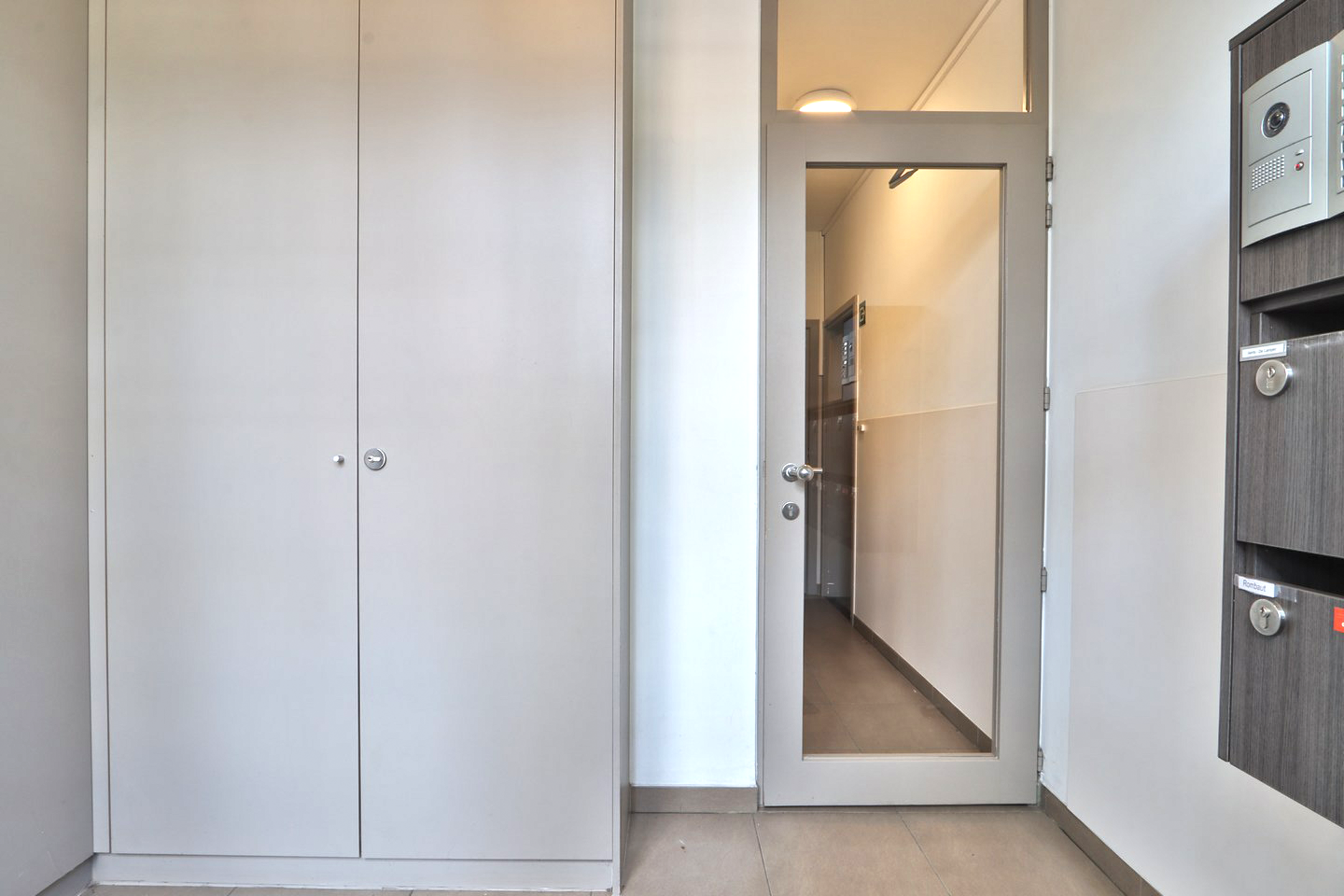 Lichtrijk 2-slpk app. met terras op TOPligging in Haasdonk - foto 3