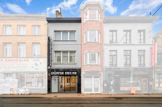 Op zoek naar een investeringseigendom/handelspand op een toplocatie in de buurt van Gent centrum? Dit prachtig pand is gelegen in een...