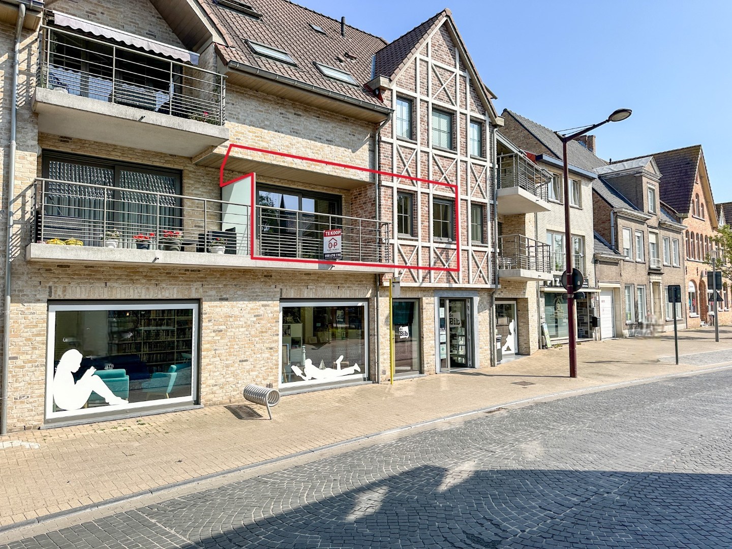 Instapklaar energiezuinig appartement hartje Eernegem, met zonnig terras, topligging. - foto 1