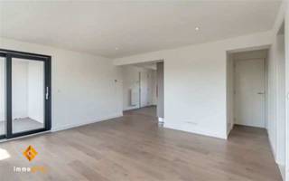 Volledig gerenoveerd appartement in een rustige buurt, doch in de nabijheid van het centrum, met 2 slaapkamers en terras. Indeling: inkomhal,...