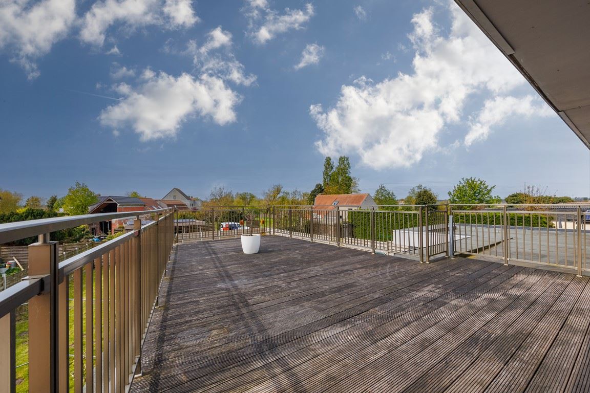 Gerenoveerd 3-slpk appartement met prachtig groot zonneterras - foto 1