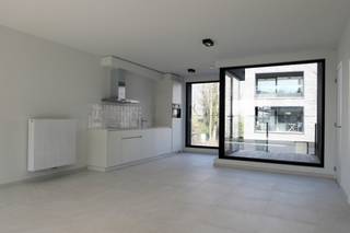 Ben je op zoek naar een luxueus afgewerkt en ruim appartement, in een residentie met architecturale uitstraling? Dan is dit 2 slaapkamer...