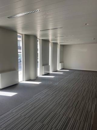 140m² offices to let, located in Waterloo Office Park.Bright professional space in a green setting. Ideal for setting up your business in a dynamic...