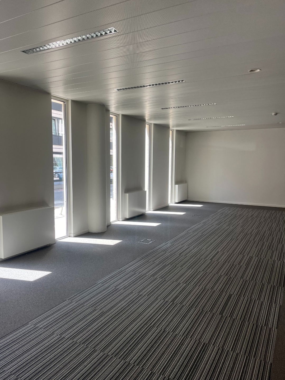 Commercial for rent in Waterloo - photo 3