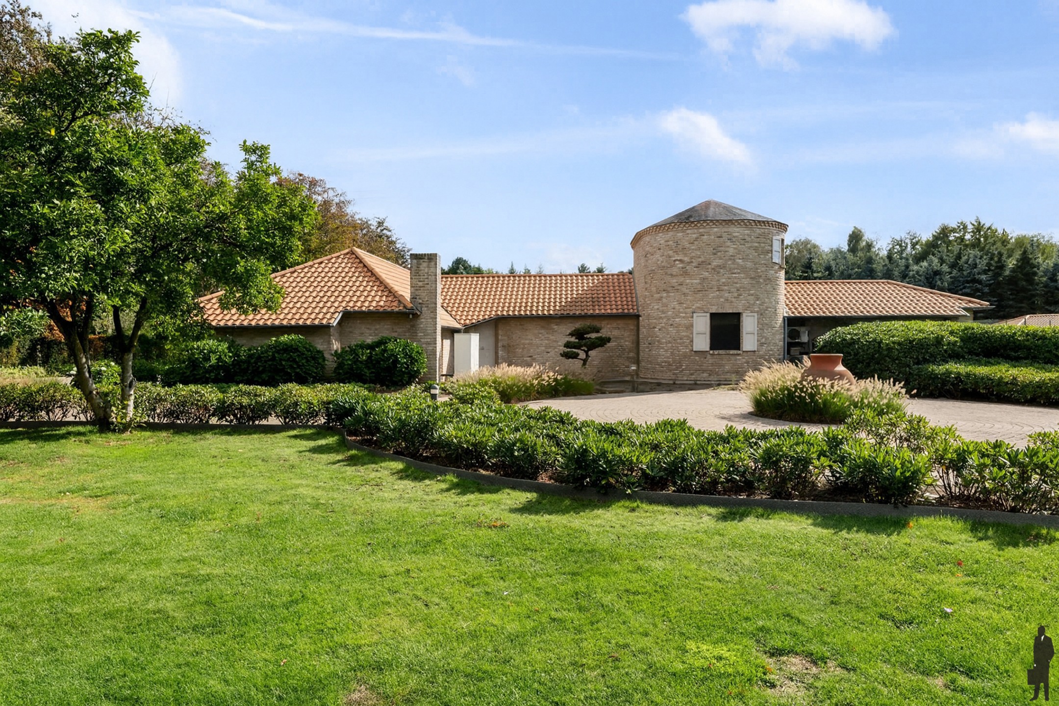 Gerenoveerde villa op circa 1,2HA centraal gelegen te OLVW. - foto 4