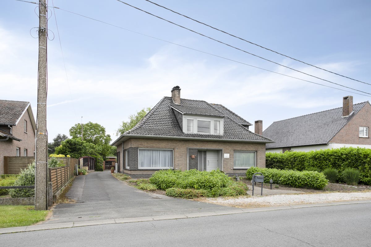 Alleenstaand huis met 5 kamers en atelier te koop in Waregem - foto 1