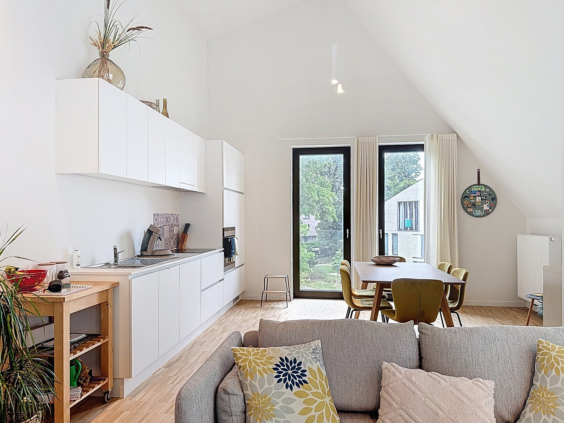 Recent appartement met 2 slaapkamers, terras + staanplaats - foto 5