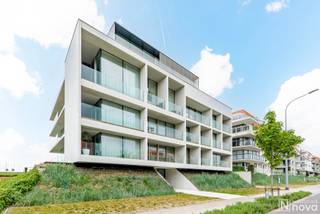 Discover this exceptionally luxurious 3-bedroom apartment, ideally located in one of Nieuwpoort’s most sought-after locations. Situated on the...