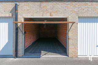 Op zoek naar een veilige en praktische garage?Deze verzorgde garagebox is gelegen in het garagecomplex “Vivaldi” en vormt de ideale oplossing voor...