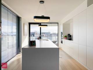 Heel mooi appartement met alle modern comfort, bestaande uit een inkomhall, volledig ingerichte keuken met aanpalend groot terras, living met...