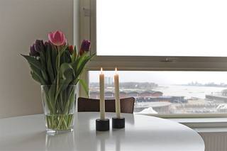 Wonen op hoogte met zicht op water en stad? Dit instapklare 1-slaapkamer appartement (63 m²) op de 11de verdieping van de iconische...