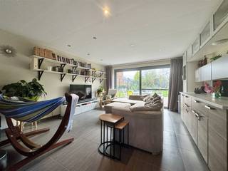 In het hart van het groene en rustige Blaasveld, op een steenworp van het nieuwbouwdomein Denaeyer, vinden we deze instapklare en...