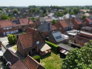 Te renoveren alleenstaande woning op een perceel van 1.207 m² met ontzettend veel mogelijkheden om volledig naar eigen smaak te vernieuwen.De woning...