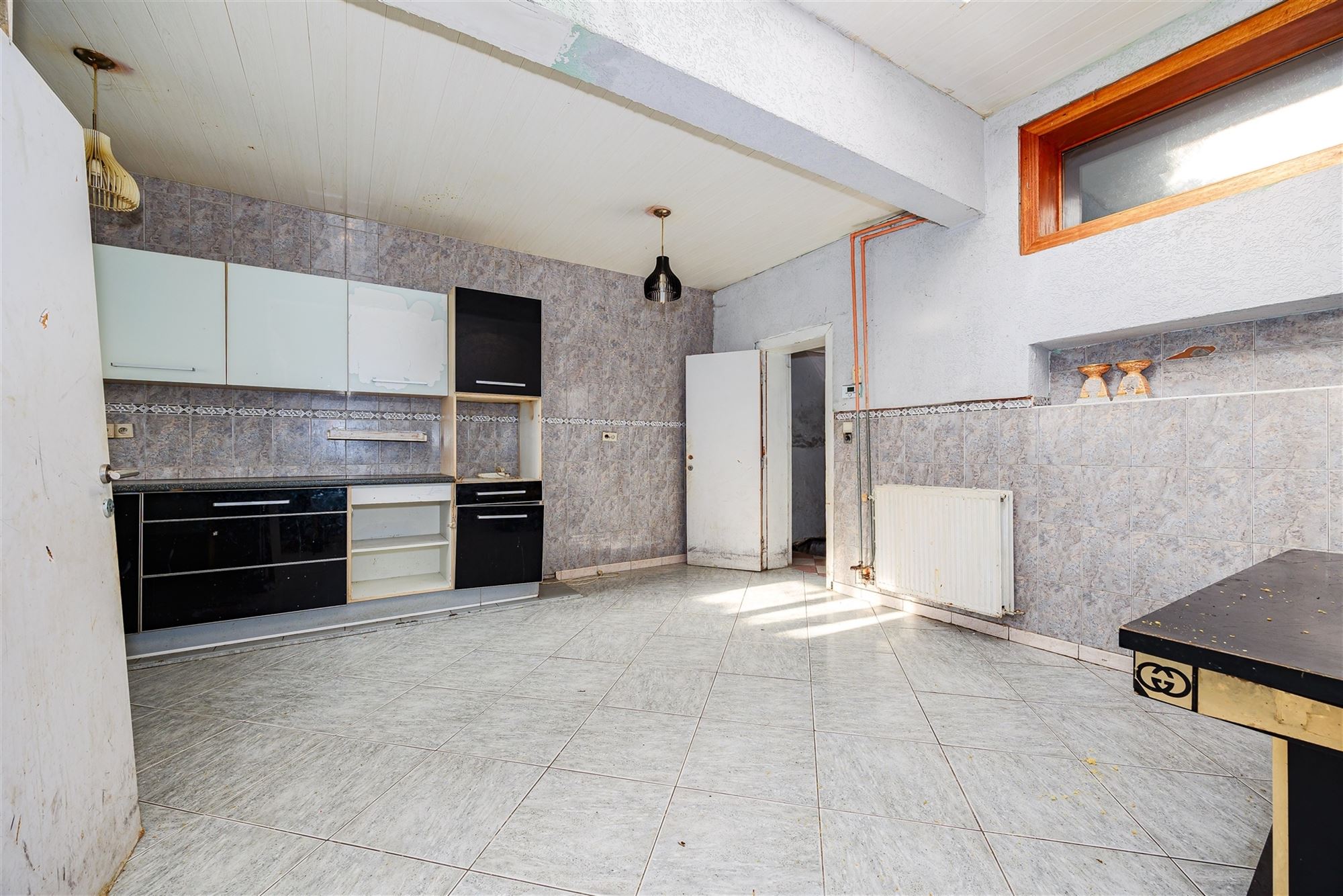 Te renoveren woning met 4 slaapkamers en koer - foto 5