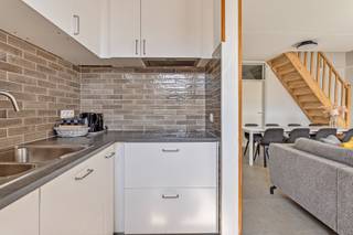 Op slechts enkele passen van de Zeedijk bevindt zich dit zeer ruime gerenoveerde duplex appartement (125m2)/Penthouse, bestaande uit maar liefst...