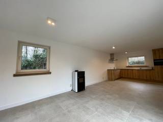 Totaal vernieuwd buitenverblijf met 1 slpk. gelegen op het einde van een doodlopende straat waar absolute stilte en het ritme van de...