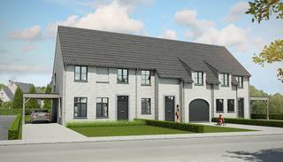 Lot 1- landelijke halfopen nieuwbouwwoning op 310m2. Op het gelijkvloers is er een inkom met gastentoilet, een ruime en lichtrijke leefruimte met open keuken en een praktische berg/wasplaats voorzien. Op de eerste verdieping zijn er 3 slaapkamers, een dressing en een badkamer met bad en douche. De praktische zolder is toegankelijk met uitschuifbare zoldertrap. De interieurafwerking van de woning is 100% op maat. Je kiest dus zelf alle afwerkingsmaterialen. Onze interieurvormgevers begeleiden je graag bij het maken van alle afwerkingskeuzes. Zo maak je van je nieuwe huis, een, echte (t)huis. De woningen zijn sowieso voorzien van energiezuinige technieken: standaard is een warmtepomp en vloerverwarming op het gelijkvloers + verdieping inbegrepen. Benieuw naar het volledige lastenboek? Bel of mail ons voor meer informatie. Onze bouwadviseur Ewout (0497 588 888) begeleidt je graag op weg naar je nieuwe (t)huis.