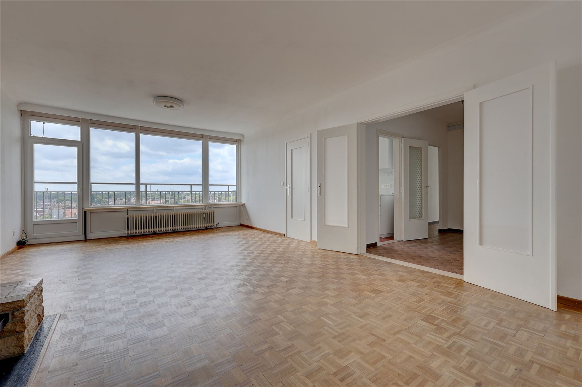 Gerenoveerd appartement met drie slaapkamers en terras in Wilrijk - foto 1