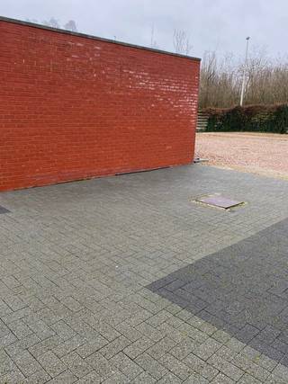 2 parkeerplaatsen (open buitenstaanplaats) te koop voor 25.000 EUR/stuk aan de Waversesteenweg 101 te Lier...