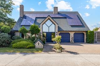 ng>LiggingWelkom in deze ruime en elegante villa, gelegen in de rustige en groene omgeving van Speltreep 22 te Assenede. Deze eigendom biedt het...