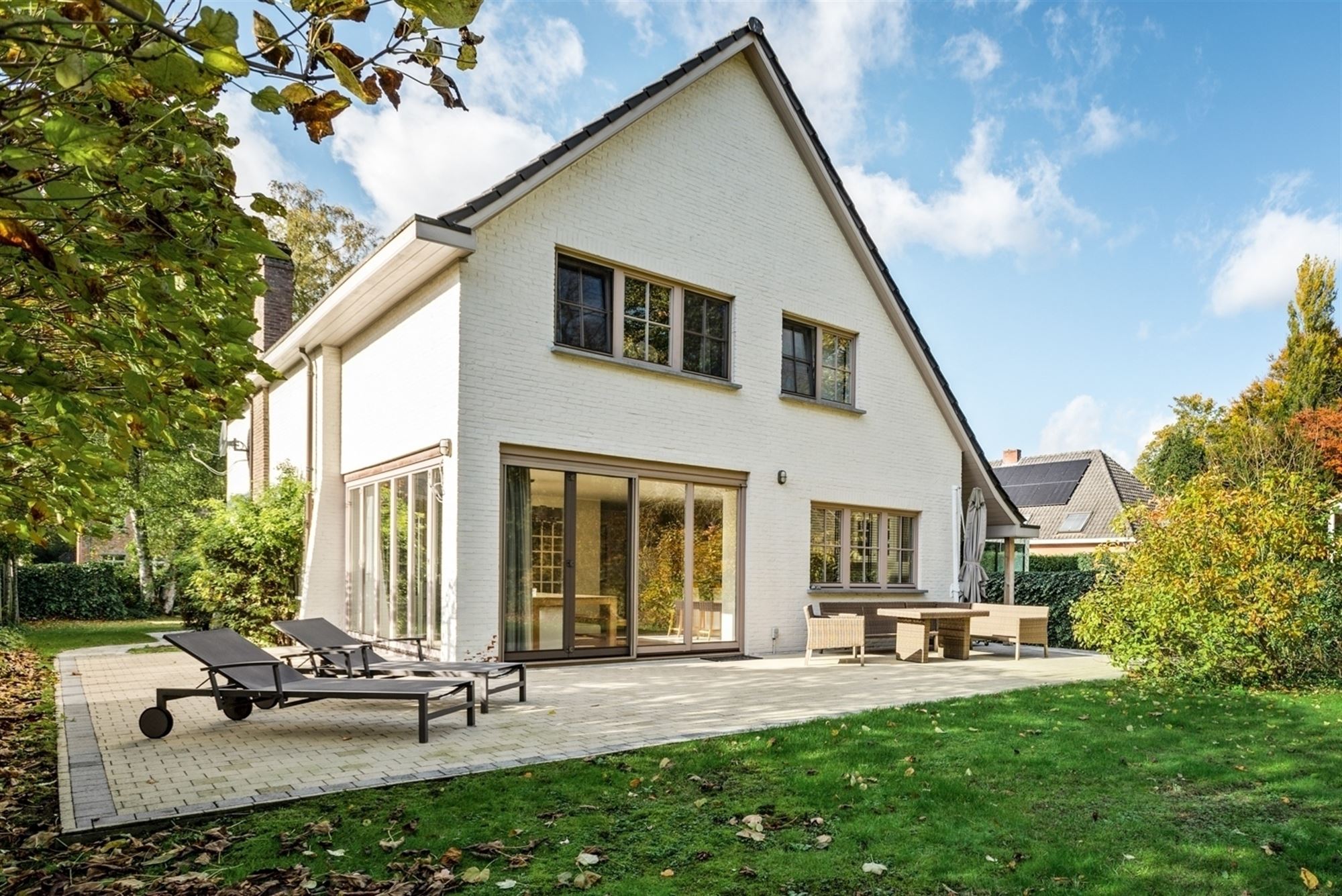 Renovated villa with outbuilding in a favorable location - photo 5