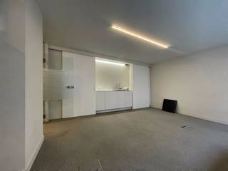 Gerenoveerde kantoorruimte, ideaal gelegen aan de Naamsepoort, in het centrum van Brussel, tussen de Zavel en het Luxemburgplein...