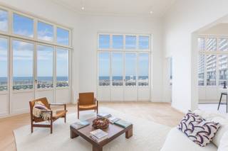 UNIQUE THREE-BEDROOM FLAT IN LISTED CORNER VILLA ON OSTEND SEAFRONT<br />In <strong>villa Louiza</strong>, we are pleased to offer you the belle-floor flat. With an exceptional façade width of 14m, this flat has a fantastic view of the sea and the Ostend seafront. The flat consists of a dining area, winter terrace, fully fitted luxury kitchen, exceptional living room with gas fireplace, two bedrooms each with its own bathroom overlooking the inner garden of the Troon 17 project, separate WC, third room accessible via the hallway, with its own shower room and separate WC.<br />This flat is finished to a very high standard with frieze parquet, beautiful natural stone, underfloor heating, all with attention to detail. The high ceilings with original moulures give a very spacious and light feeling.  The flat also has a spacious basement. There is possibility to buy a garage box.
<ul>
	<li>Indoor area : 180 m², Garden/terrace area : 35 m², Cellar : 15.4 m²</li>
	<li>Luxurious finishing with all modern comfort in one of the most characteristic buildings on the Zeedijk</li>
	<li>Bicycle shed</li>
	<li>Possibility to buy a garage</li>
	<li>Sale under registration duties</li>
	<li>EPC: 89 / A</li>
</ul>