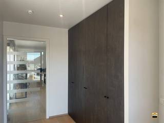 <p><span>Ruim en lichtrijk appartement met groot terras, ondergrondse autostaanplaats en <br />kelderberging met uitstekende ligging in Borgloon<br />*EPC A </span></p><p><span>*Elektrische keuring conform AREI</span><span><br /><br />Bent u op zoek naar een ruim, energiezuinig en instapklaar appartement op een uitstekende <br />locatie? Dit mooie appartement op de 2de verdieping bevindt zich vlakbij het centrum van <br />Borgloon en combineert comfort, unieke ruimte en een aangename lichtinval.<br /><br />Binnenkomen doen we in een leuke hal met ingebouwde vestiaire. Bij het binnenkomen springt <br />meteen de uitzonderlijk ruime leefruimte van ca. 70 m² in het oog. Dankzij de open indeling <br />geniet U hier van een aangenaam ruimtegevoel en veel natuurlijke lichtinval. De volledig uitgeruste <br />open keuken sluit perfect aan op de leefruimte en biedt alle comfort voor dagelijks gebruik.<br /><br />Het appartement beschikt over een zonnig terras van ca. 22,5 m², een aangename extra buitenruimte <br />die zorgt voor extra wooncomfort.<br /><br />Verder beschikt het appartement over twee slaapkamers. De ruime master bedroom van ca. 17 m²<br />biedt alle nodige comfort. Verder is er een tweede slaapkamer van ca. 11 m² met dressing. </span></p><p><span><br />De moderne badkamer is stijlvol afgewerkt en voorzien van een inloopdouche en dubbele lavabo.</span></p><p><span>Daarnaast beschikt het appartement over een praktische berging van ca. 7 m², een privatieve<br />kelderberging van ca. 5 m² en een ondergrondse autostaanplaats.</span><span><br /><br />Bijkomende troeven:</span></p><ul><li><span>EPC A – energiezuinig wonen </span></li><li><span>Bouwjaar 2012 </span></li><li><span>Veel natuurlijke lichtinval </span></li><li><span>Uitzonderlijk ruime en open leefruimte van ca. 70 m²</span></li><li><span>Terras van ca. 22.5 m² </span></li><li><span>Ondergrondse autostaanplaats inbegrepen </span></li><li><span>Privatieve kelderberging </span></li><li><span>Zeer gunstige ligging vlakbij het centrum van Borgloon</span></li></ul><p><span> </span></p><p><span>Een ideale combinatie van ruimte, comfort en energiezuinig wonen op een gunstige locatie.<br /><br /></span></p><p><span>Wenst U meer informatie over dit uitzonderlijk ruim appartement of een bezichtiging?<br />Contacteer ons via 012 26 22 05 of info@hetimmohuis.be. </span></p>