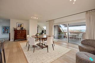 Dit exclusief, kwalitatief afgewerkt duplex appartement met aangenaam terras beschikt over een oppervlakte van 174,05 m² (volgens grondplan) en...