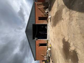 4 Loodsen te huur in de waterstraat 39Loods nummer 11 = 117m²  Prijs 350€Poort 4.5 x 2.5m hoogLoods nummer 14 = 55m² Prijs 200€Poort 3 x 2.5m...