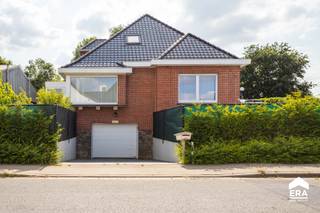 Ruime gezinswoning te koop in HeuvellandOver de woning:Deze kloeke open bebouwing biedt een ideale leefomgeving voor gezinnen die op zoek zijn naar...