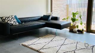 Energiezuinig appartement te huur op het Eilandje, met twee slaapkamers (12 m² + 8.5 m²) en een Zuidgericht terras (3m²) .Het appartement is volledig...