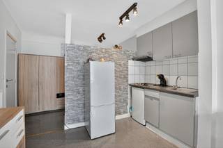 <p><span>Cet immeuble de rapport est situé à proximité du centre de Courtrai.</span></p><p><span> </span></p><p><span>Au rez-de-chaussée se trouvent deux studios spac's et, à l'étage, un appartement de deux chambres.</span></p><p><span>Installation électrique conforme, label EPC C.</span></p><p><span>L'ensemble est loué et offre un beau rendement.</span></p>