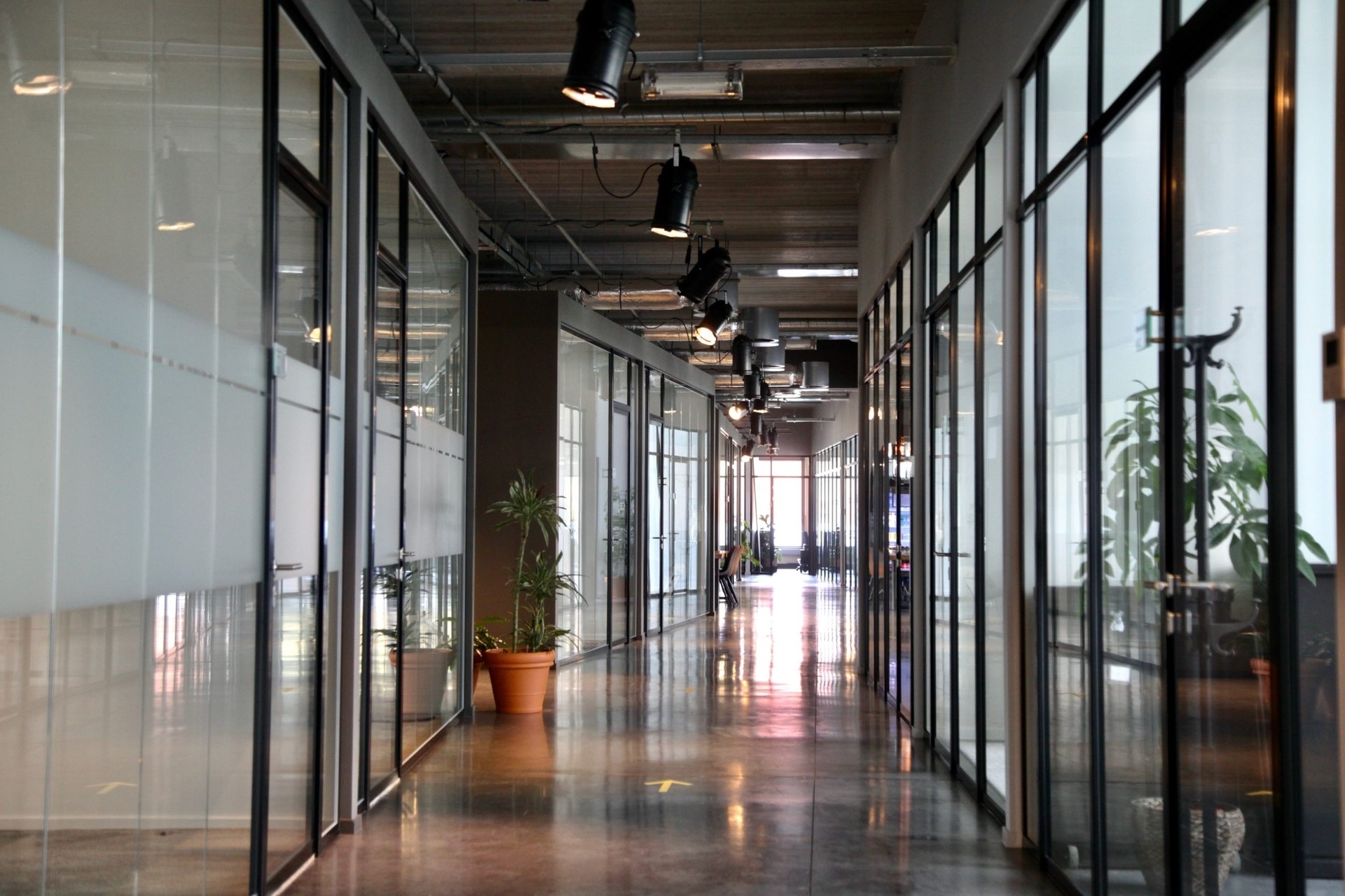 Your Workspace in a Prime Location - photo 2