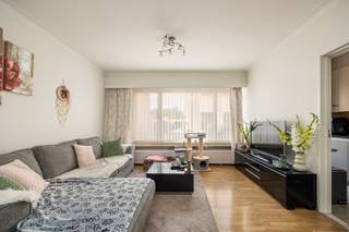 <h2>Appartementsgebouw bestaande uit 3 appartementen elks met eigen tuin en parkeerplek!</h2>
<p><span><strong>Appartementsgebouw met 3 appartementen, inpandige garage en eigen tuin te koop in Stabroek-Putte</strong> – Instant rendement, elk appartement is verhuurd! <br /></span></p>
<h3><strong>Algemene Beschrijving van het Gebouw</strong></h3>
<p><span>Het gebouw bestaat uit <strong>3 afzonderlijke appartementen</strong> met elks een eigen tuin en beschikt over een <strong>inpandige garage</strong>. Bouwjaar: <strong>1973</strong> Staat: <strong>Op te frissen</strong> Oppervlakte perceel: <strong>424 </strong><strong>m²</strong> Oriëntatie: <strong>Zuid</strong></span></p>
<h3><strong>Indeling per Appartement</strong></h3>
<h4><strong>Appartement 1 – Gelijkvloers</strong></h4>
<ul>
<li>
<p><span><strong>Bewoonbare oppervlakte:</strong> 82 m²</span></p>
</li>
<li>
<p><span><strong>Indeling:</strong> woonkamer, keuken, badkamer, apart toilet, twee slaapkamers, tuin beschikbaar via één van de slaapkamers</span></p>
</li>
<li>
<p><span><strong>Kenmerken:</strong> Extra bergruimte in gemeenschappelijke garage (met aansl. wasmachine), garageberging, EPC label C - 287 kWh / (m² jaar)</span></p>
</li>
<li><span>Verwarming: <b>Gemeenschappelijke mazout-installatie - overgebracht door radiatoren</b></span></li>
<li><strong>Huurstatus:</strong> verhuurd – huurprijs: €850 + €90 / mnd (niet geïndexeerd)</li>
</ul>
<h4><strong>Appartement 2 – Eerste verdieping rechts</strong></h4>
<ul>
<li>
<p><span><strong>Bewoonbare oppervlakte:</strong> 87m²</span></p>
</li>
<li>
<p><span><strong>Indeling:</strong> woonkamer, keuken, badkamer, apart toilet, twee slaapkamers, balkon via één van de slaapkamers </span></p>
</li>
<li>
<p><span><strong>Kenmerken:</strong> Tuin bereikbaar via de garage, garageberging, EPC label C - 212 kWh / (m² jaar)<br /></span></p>
</li>
<li><span>Verwarming: <b>Gemeenschappelijke mazout-installatie - overgebracht door radiatoren</b></span></li>
<li><strong>Huurstatus:</strong> verhuurd – huurprijs: €825 + €120 / mnd (niet geïndexeerd)</li>
</ul>
<h4><strong>Appartement 3 – Eerste verdieping links</strong></h4>
<ul>
<li>
<p><span><strong>Bewoonbare oppervlakte:</strong> 87m²</span></p>
</li>
<li>
<p><span><strong>Indeling:</strong> {woonkamer, keuken, badkamer, apart toilet, twee slaapkamers, balkon via één van de slaapkamers</span></p>
</li>
<li>
<p><span><strong>Kenmerken:</strong> Tuin bereikbaar via de garage, garageberging, EPC label D - 394kWh / (m² jaar)<br /></span></p>
</li>
<li><span>Verwarming: <b>Gemeenschappelijke mazout-installatie - overgebracht door radiatoren</b></span></li>
<li><strong>Huurstatus:</strong> verhuurd – huurprijs: €800 + €90 / mnd</li>
</ul>
<h3><strong>Inpandige Garage</strong></h3>
<ul>
<li>
<p><span><strong>Type:</strong> meerdere staanplaatsen</span></p>
</li>
<li>
<p><span><strong>Toegang:</strong> automatische poort</span></p>
</li>
<li>
<p><span><strong>Extra:</strong> bergingen per appartement - toegang tot de tuin van twee van de drie appartementen</span></p>
</li>
</ul>
<h3><strong>Financieel</strong></h3>
<ul>
<li>
<p><span>Vraagprijs gebouw: <strong>€679.000</strong></span></p>
</li>
<li>
<p><span>Totale huuropbrengst: <strong>€29.700 / jaar (zonder kosten, zonder indexatie)</strong></span></p>
</li>
</ul>
<h2><strong>Interesse?</strong></h2>
<p><span>Laat deze kans niet aan u voorbijgaan. Contacteer Vastgoed03 via <strong>03 568 03 03</strong> of <strong>info@vastgoed03.be</strong> voor meer informatie of een bezoek.</span></p>