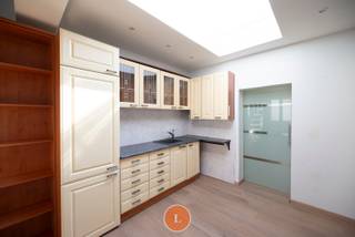 Bent u op zoek naar een woning zonder renovatieverplichting? Dan is deze woning precies wat u zoekt!Deze instapklare woning kan de ideale...