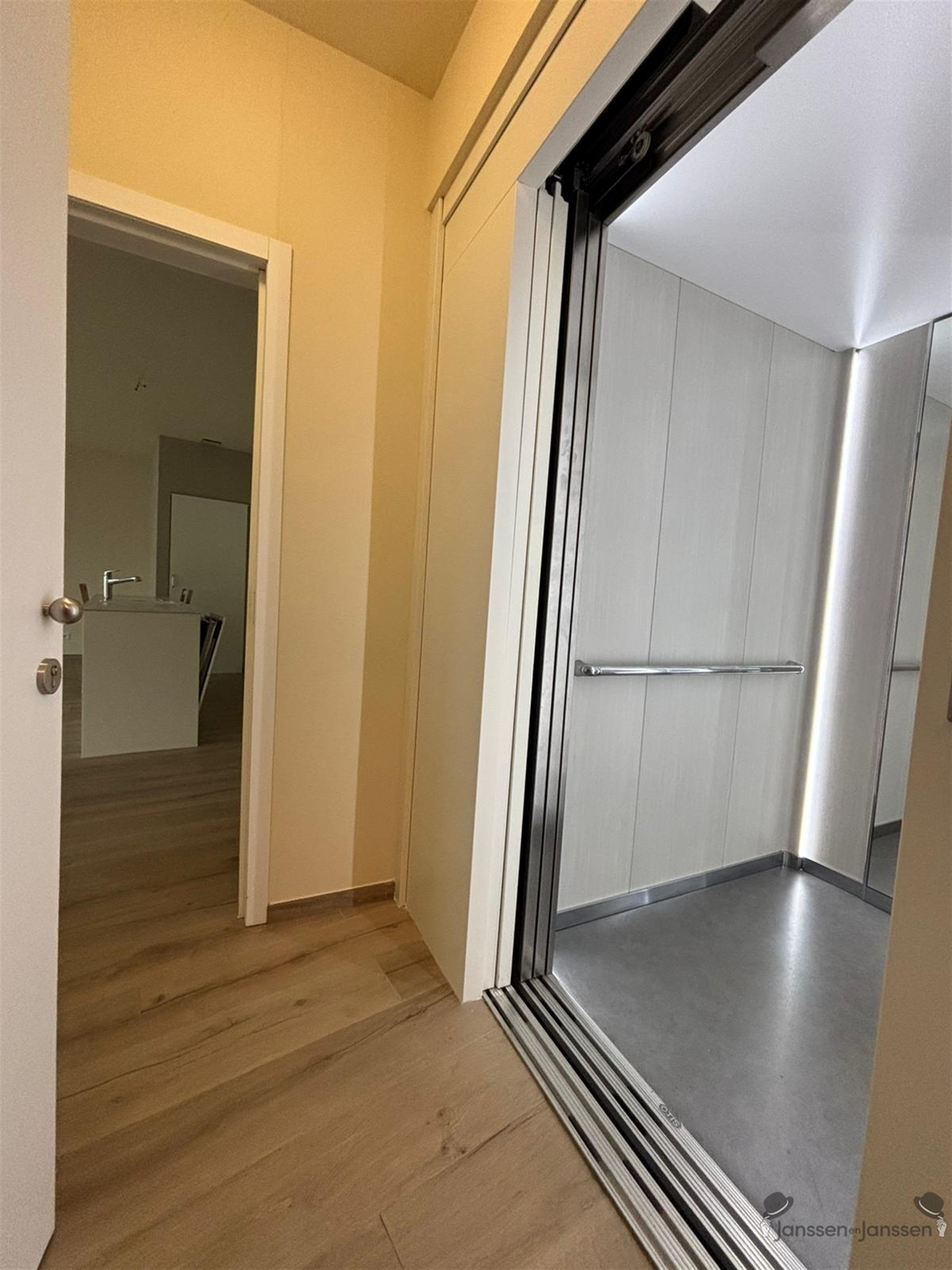 Modern appartement met twee slaapkamers in centrum Kapellen. - foto 3