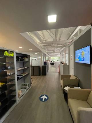 The "Riverside Business Park" consists of 24.000 m² offices in a green environment next to the waterside. This office space of 275m² on the...