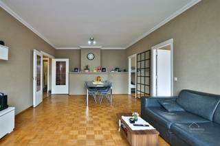 <p><span><span><strong>2-bedroom apartment with garage</strong></span></span></p><p> </p><p><span>Conveniently located at </span><span><span><strong>Kruishofstraat 146</strong></span></span><span> is this well-kept apartment of approx. </span><span><span><strong>80 m²</strong></span></span><span> in a building with elevator. The property features a bright living room, kitchen, bathroom and </span> 2<span><span><strong>full bedrooms</strong></span></span><span>.</span></p><p> </p><p><span>Additional asset is the </span><span><span><strong>separate cadastral plot</strong></span></span><span>, ideal for parking </span><span> </span><span>Suitable for own occupation or as an investment. Good accessibility near stores, public transport and approach roads.</span></p><p> </p><p><span><span><strong>Advantages</strong></span></span></p><p> </p><p>✔<span> 2 full bedrooms</span></p><p><span><span>✔</span></span><span> living space approx. 80 m²</span></p><p><span> building with elevator</span></p><p><span><span>✔</span></span><span> central heating</span></p><p>✔<span><span>s</span></span><span> eparate pitch included</span></p><p><span><span>✔</span></span><span> interesting investment</span></p><p><span> good accessibility</span></p><p> </p>