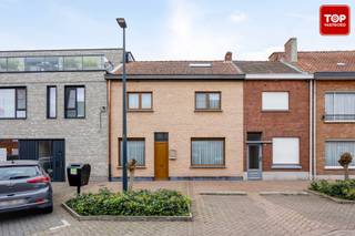 Deze woning situeert zich op het Diederikplein, gelegen in het centrum, en vlakbij verschillende handelszaken, horeca, warenhuizen en alle...