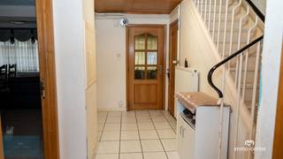 In de Miklaan 49, 3600 Genk vinden we deze goed onderhouden gesloten woning met maar liefst zes slaapkamers, ideaal voor grote gezinnen of wie...