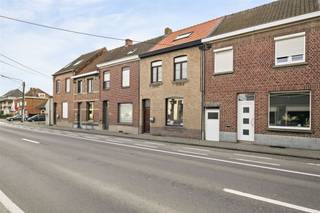 Deze rijwoning is rustig gelegen op wandelafstand van het centrum van Zwevegem, met winkels, scholen en openbaar vervoer vlot bereikbaar.Het...