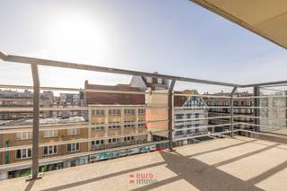 In de prestigieuze Residentie Casino, midden in de winkelstraat van Nieuwpoort-Bad, bevindt zich dit zuidgericht appartement met een...